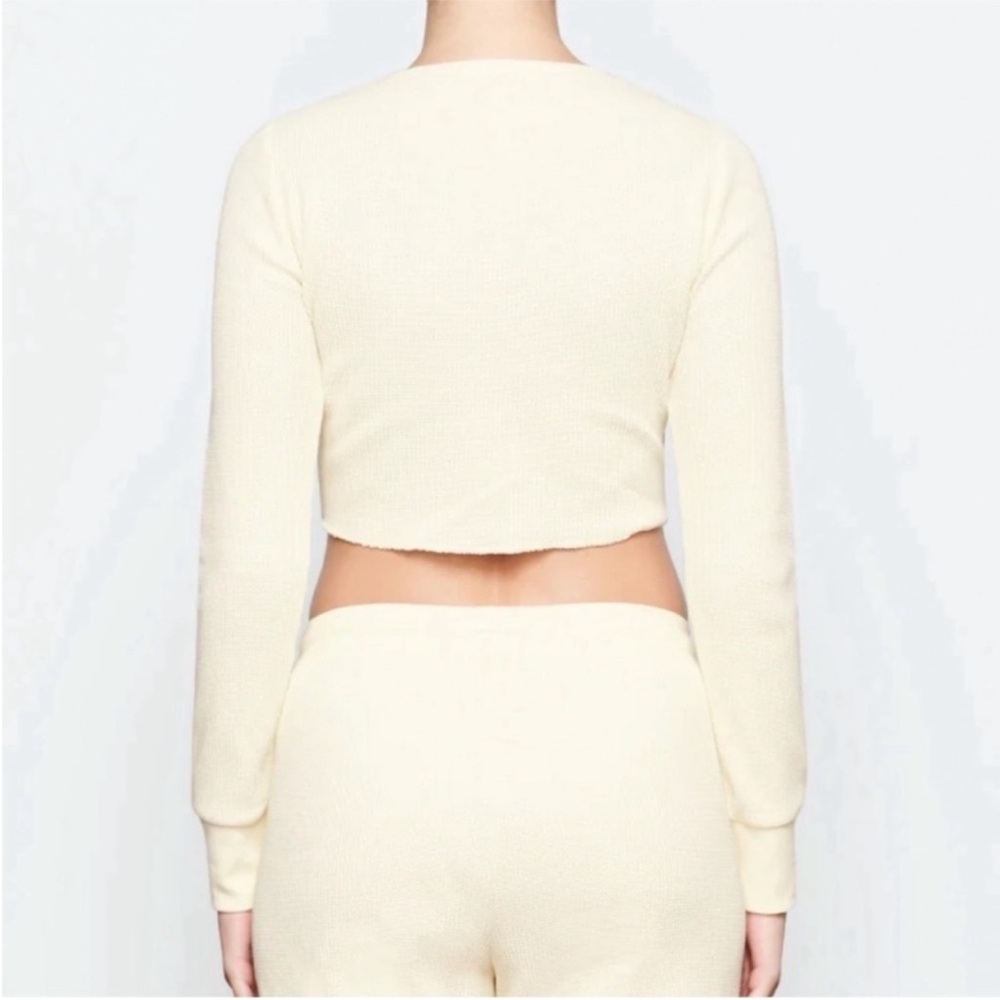 NWT SKIMS Waffle Long Sleeve Crop Henley Bone size 4X - Picture 4 of 7
